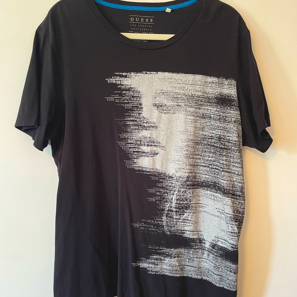 Guess- graphic T-shirt - XL
